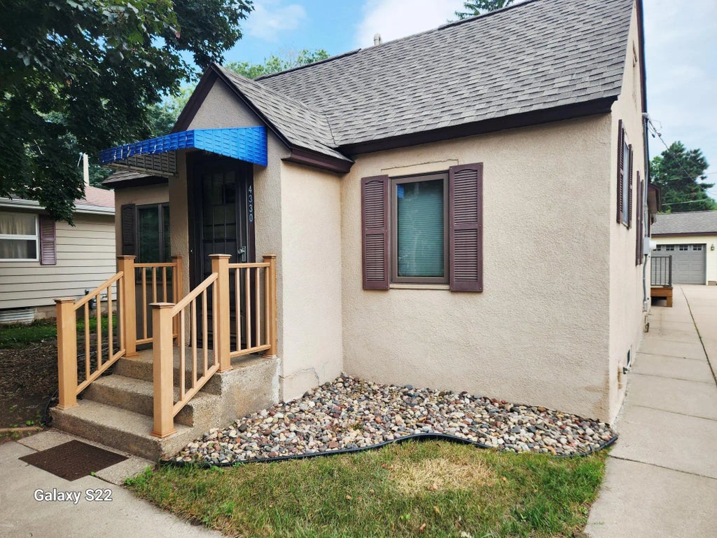 4330 W 8th Street, Goodview