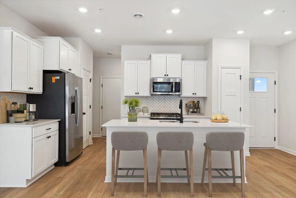 23175 Creekview Court, Rogers