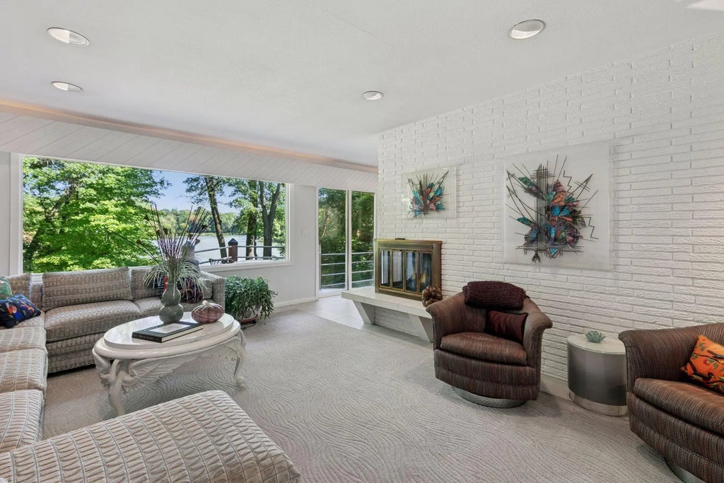 6940 Valley View Road, Edina