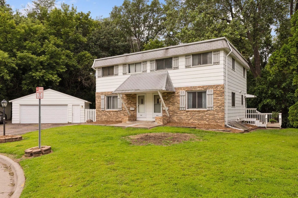 501 Shadyside Circle, Hopkins