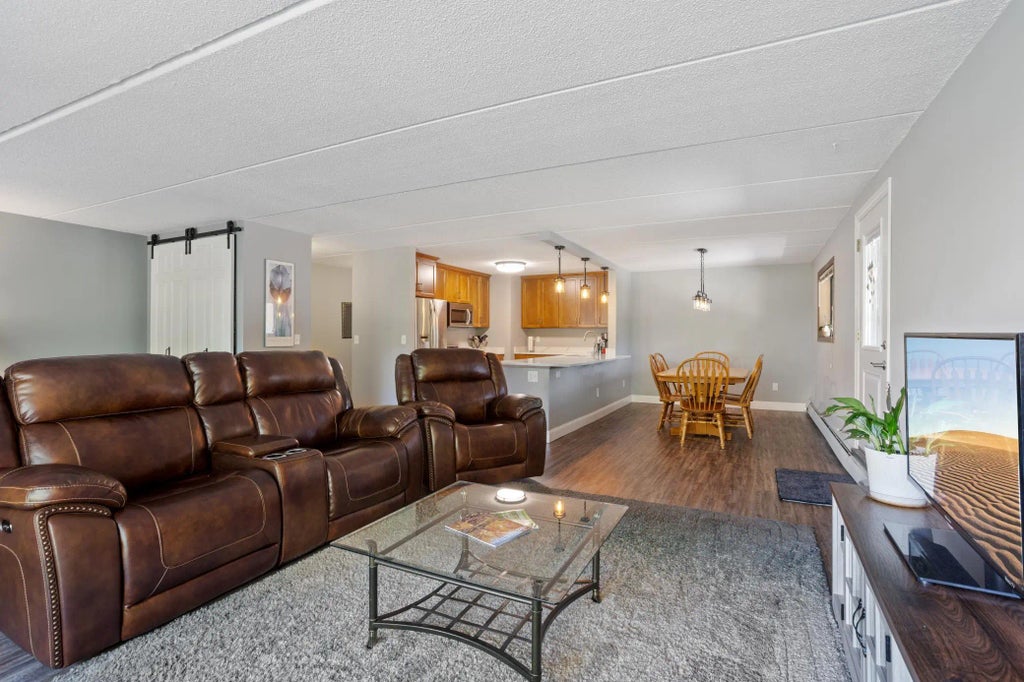 10401 Cedar Lake Road 201, Minnetonka