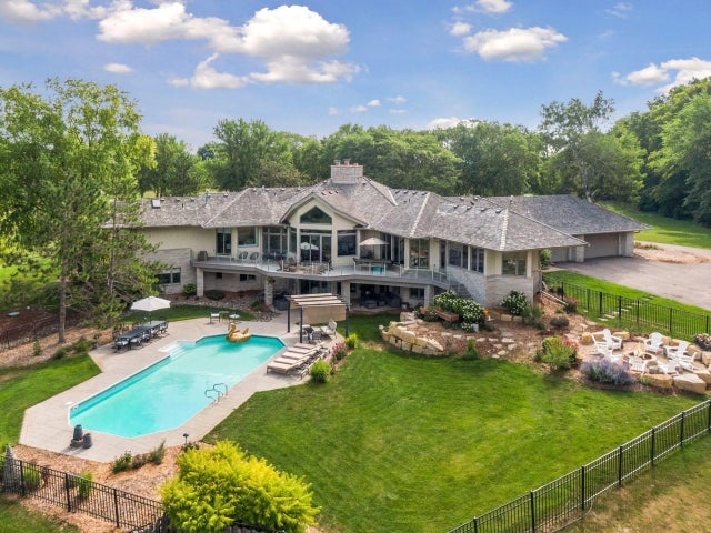 525 Navajo Road W, Medina