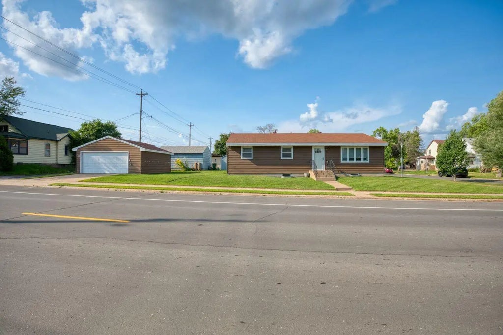 115 E 25th Street, Hibbing