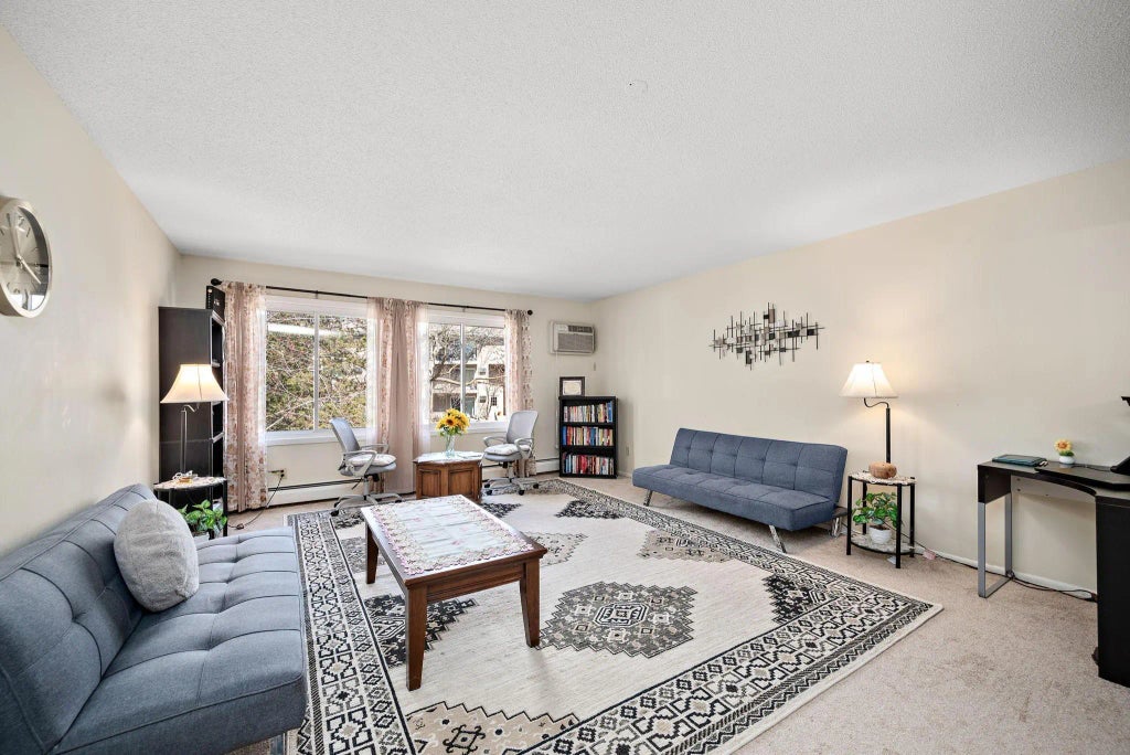 10211 Cedar Lake Road 204, Minnetonka