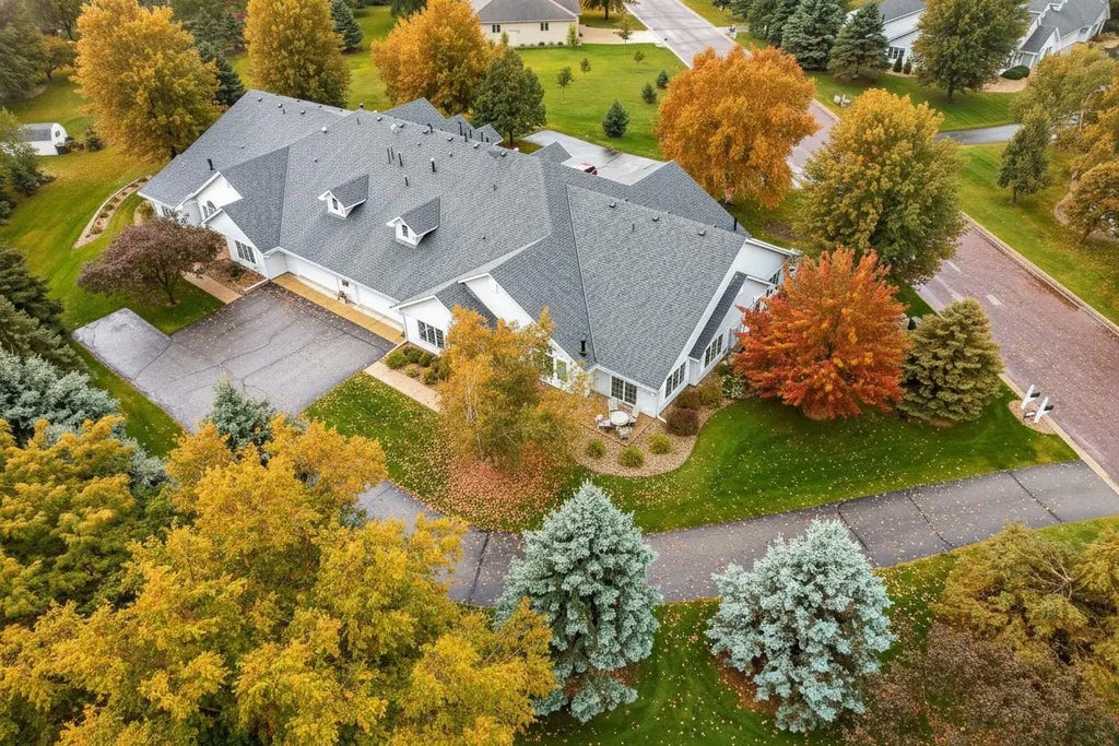 1301 Pine Pointe Curve, St Peter