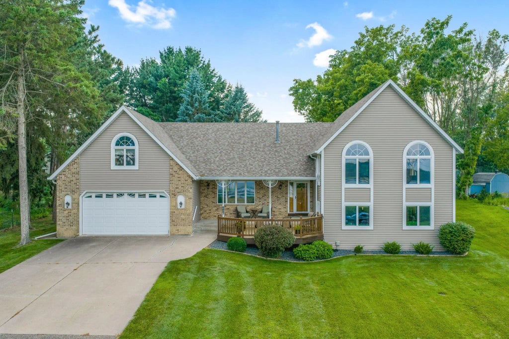 5807 Otter Lake Road, White Bear Twp