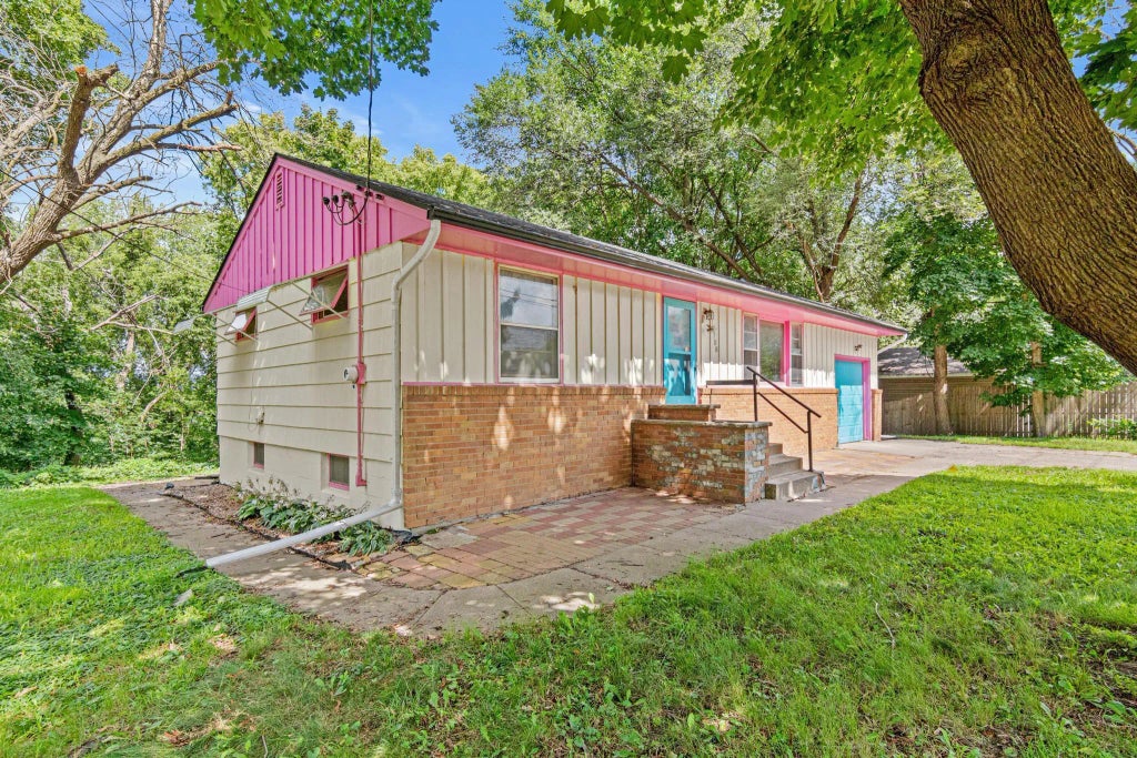 2708 Williams Drive, Burnsville