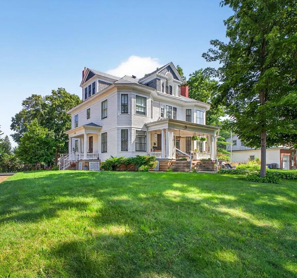 358 E Main Street, Owatonna