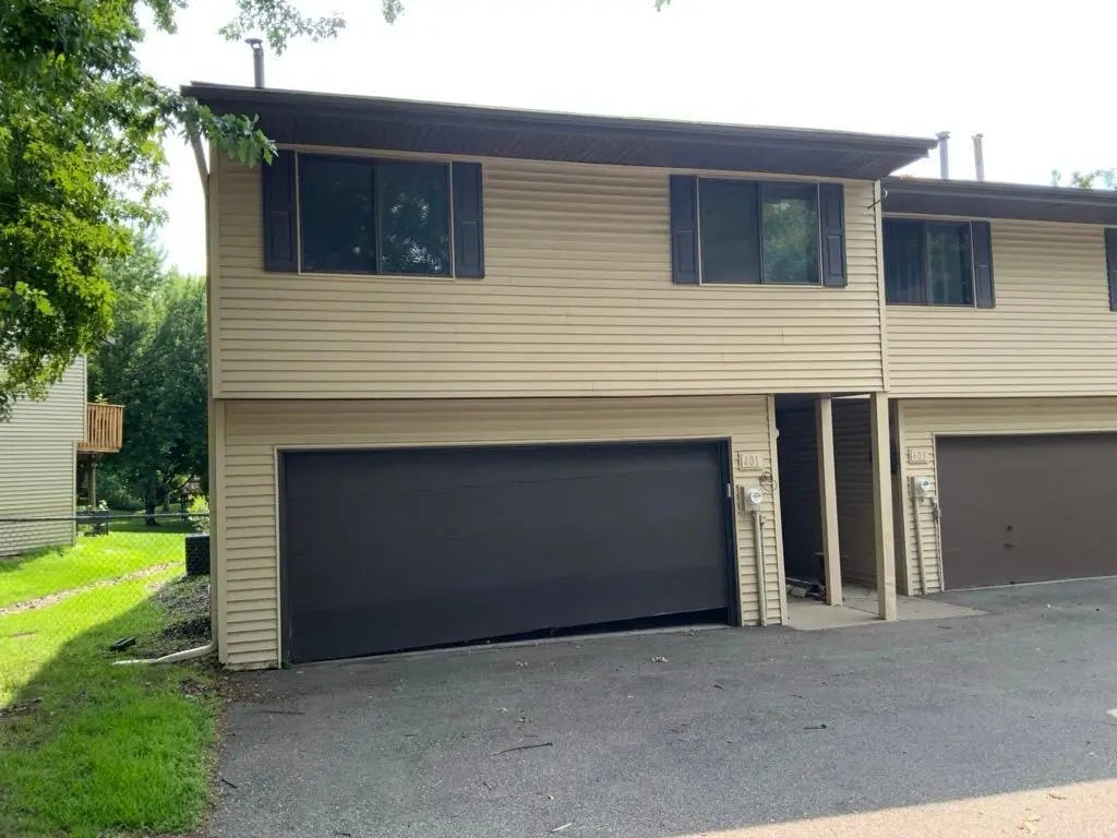 401 Whispering Lane, Hastings
