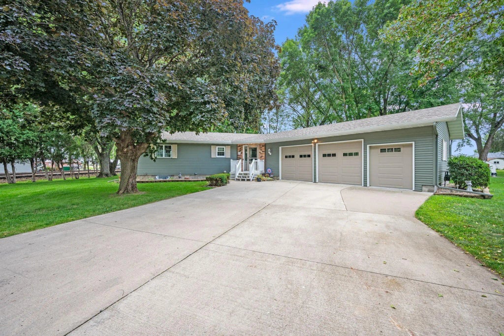 630 E 13th Street, Blue Earth