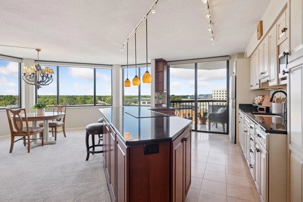 6566 France Avenue S 901, Edina