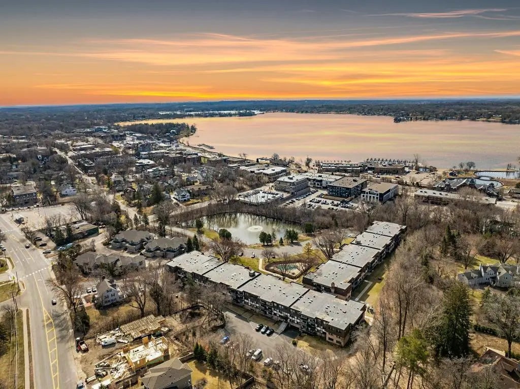 205 Barry Avenue S 208, Wayzata