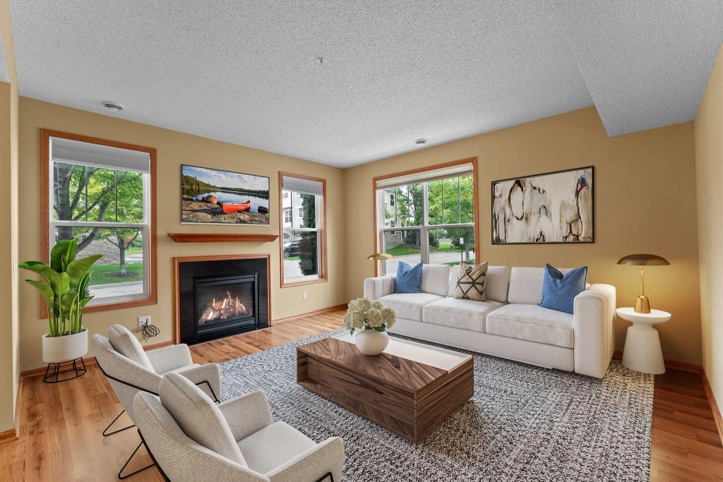 1826 Colonial Lane 4, Chanhassen