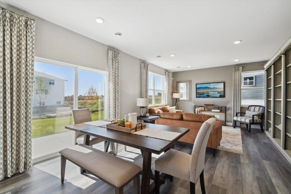 17033 Draper Way, Lakeville