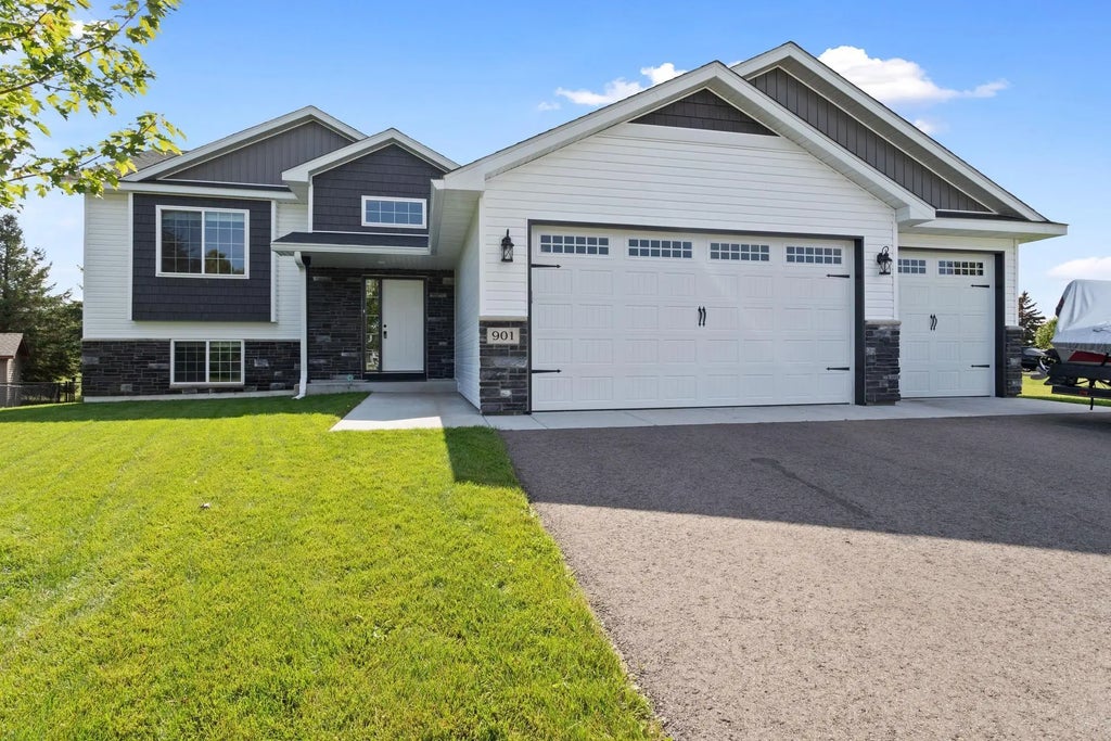 901 Winsome Way Ne, Isanti