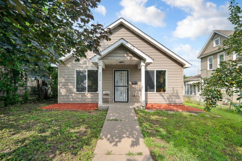 3219 Lyndale Avenue N, Minneapolis