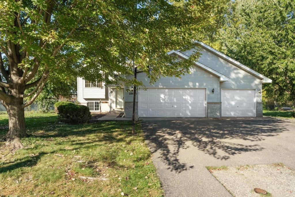 29640 Broadway Street, Lindstrom