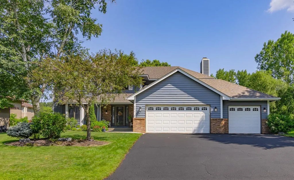 591 Autumn Oaks Court, Eagan