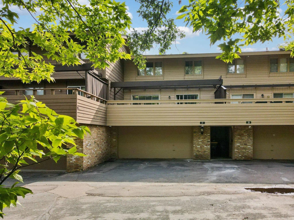 37 Birnamwood Drive, Burnsville