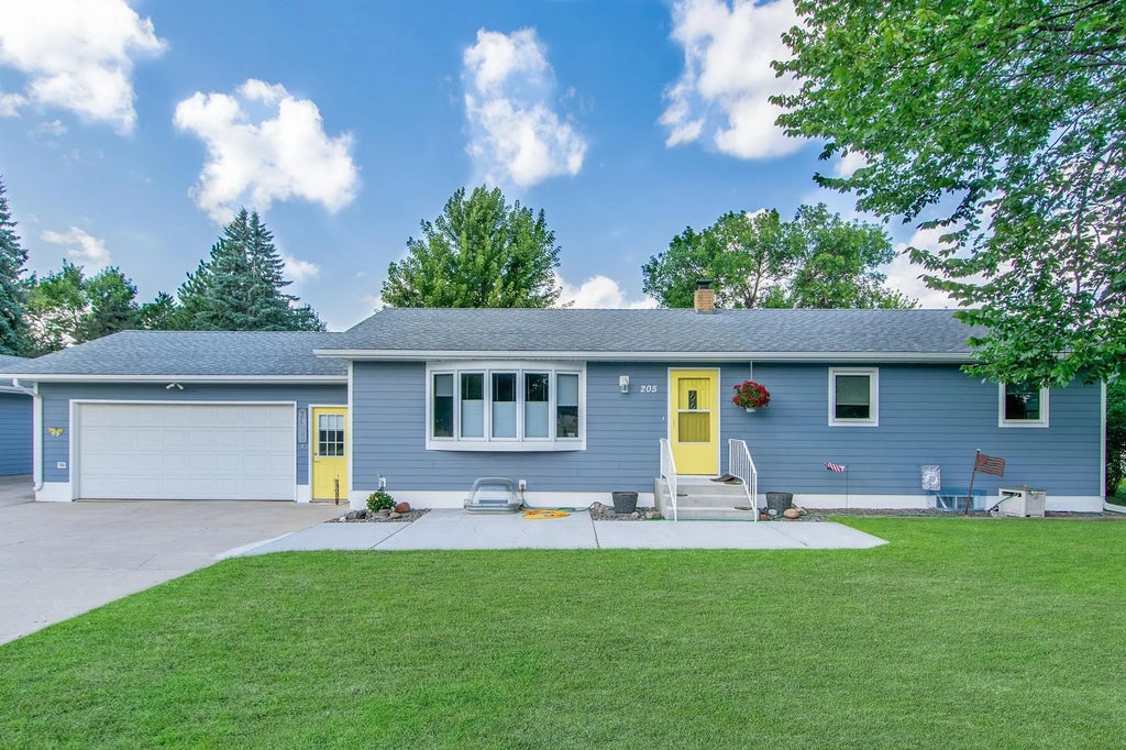 205 Prairie Avenue Ne, Staples