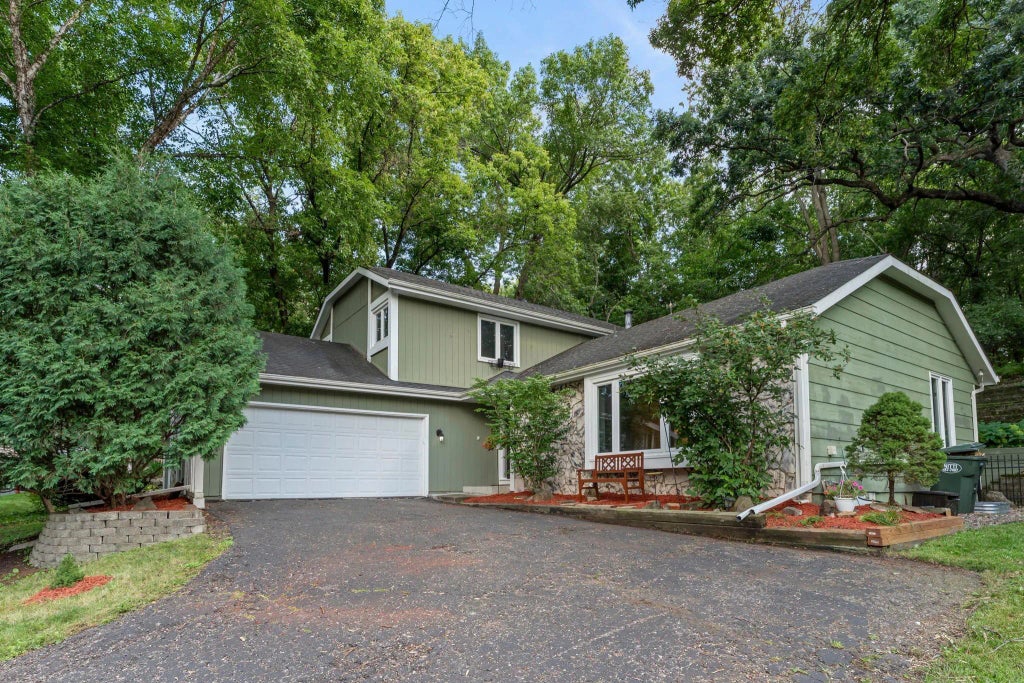 1276 Dunberry Lane, Eagan