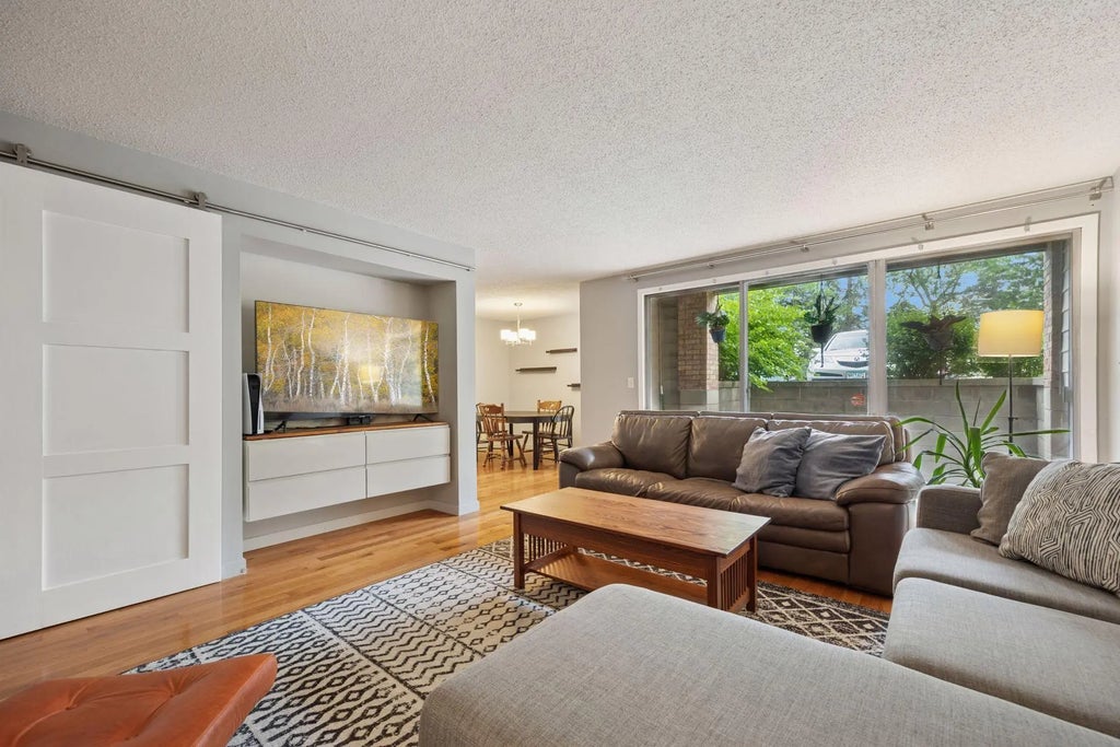 6423 Colony Way 1a, Edina