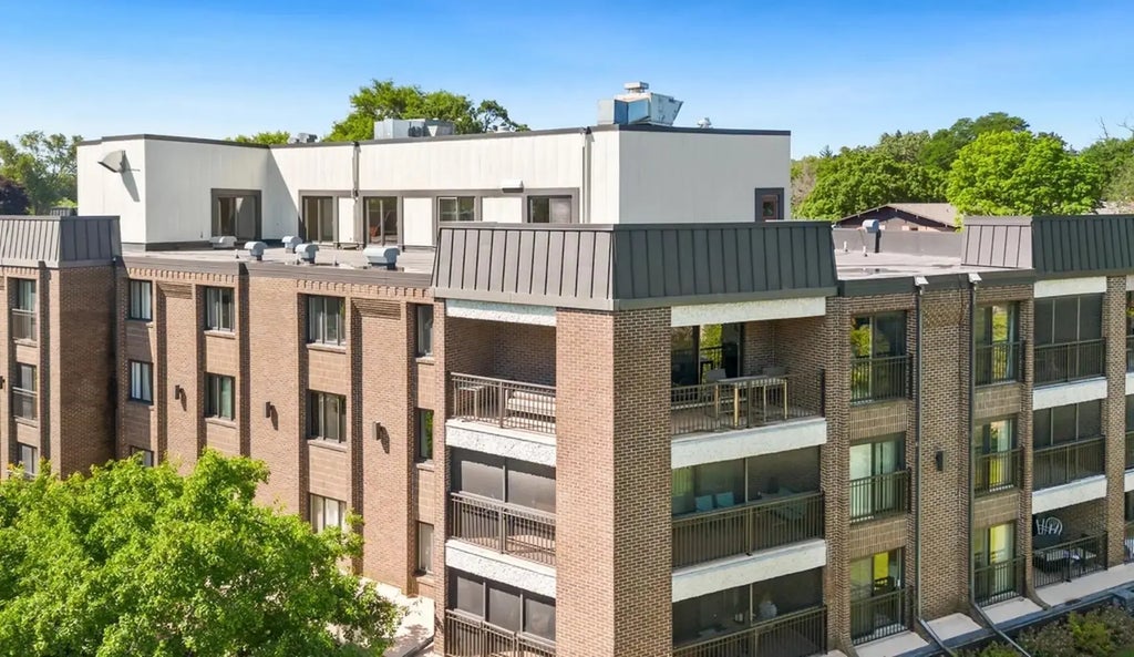 3412 Oak Ridge Road 206, Minnetonka