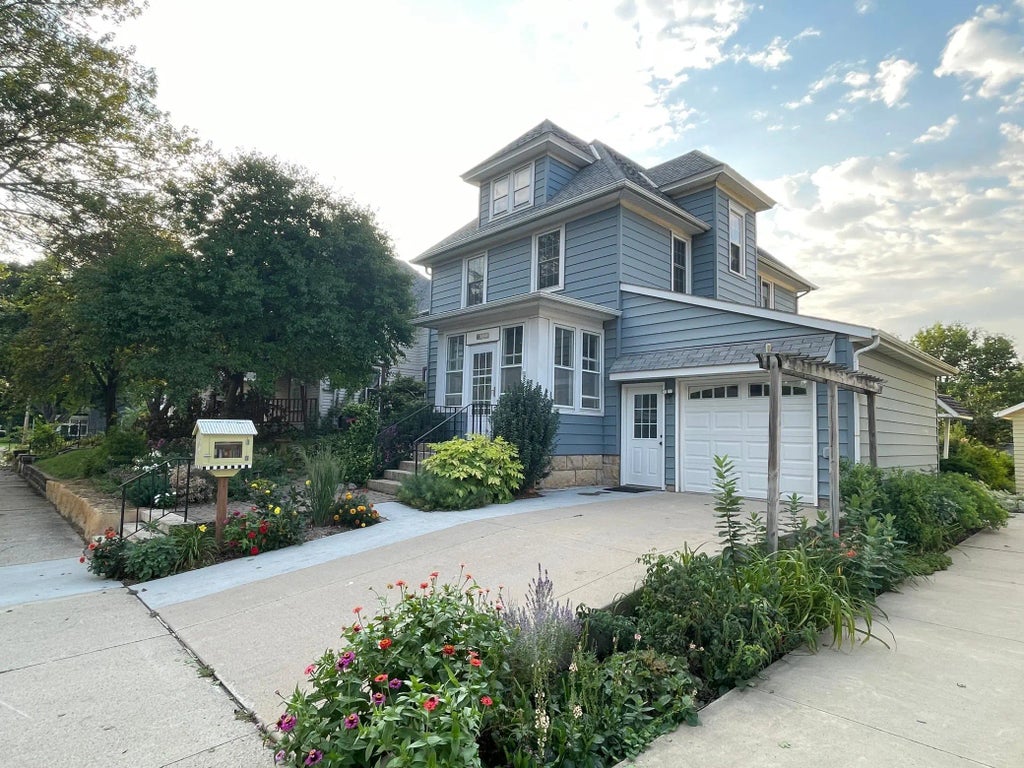 222 W Pleasant Street, Mankato