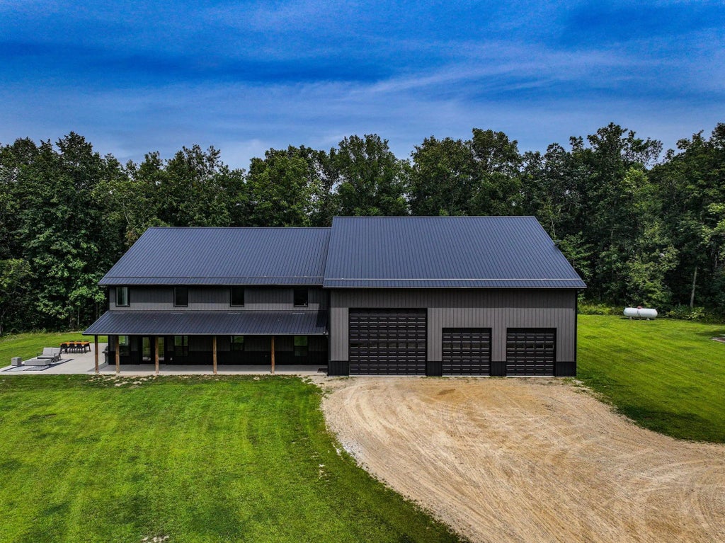 26085 Frank Hill Road, Winona