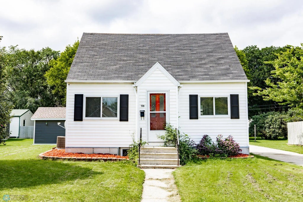 709 13th Street N, Moorhead