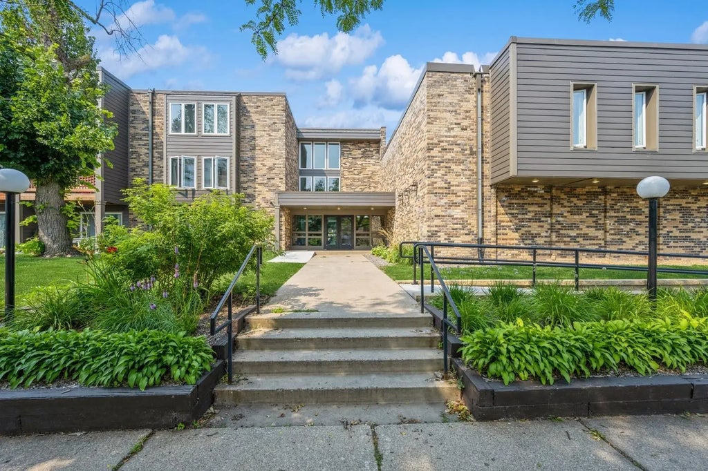 450 Ford Road 101, Saint Louis Park