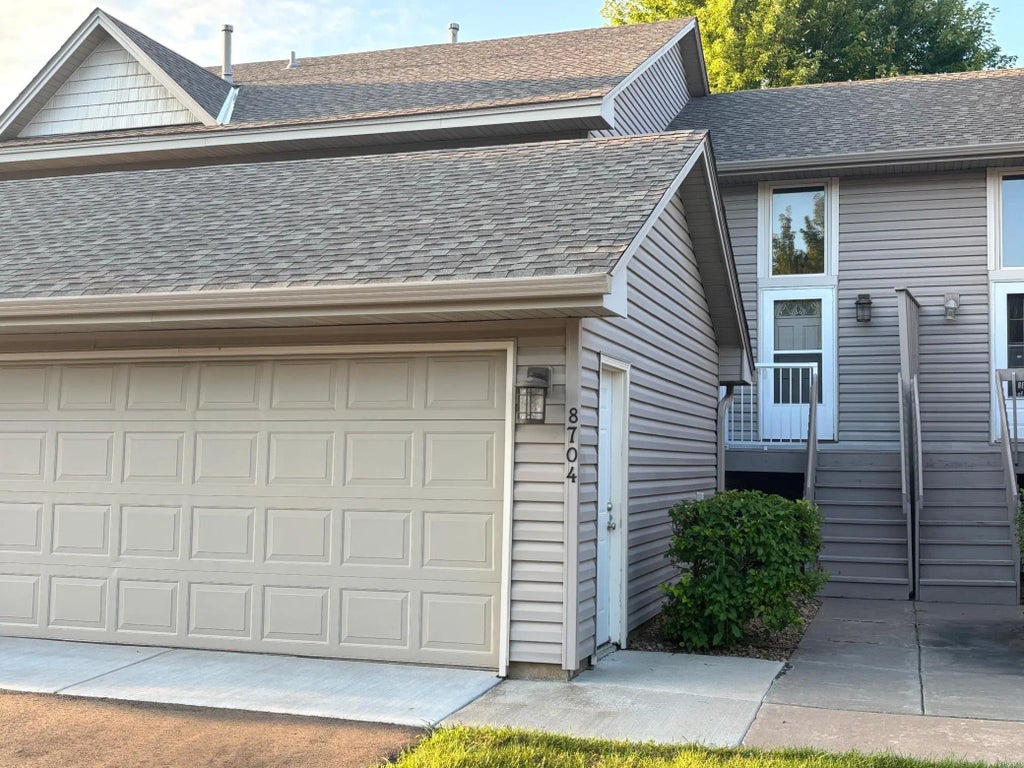 8704 Cottonwood Lane N, Maple Grove