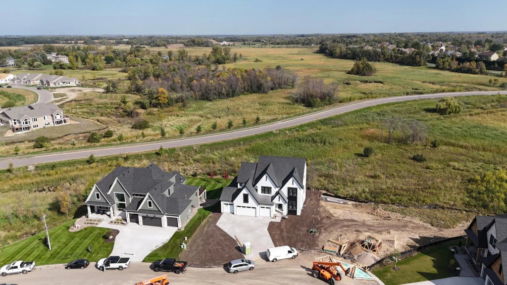 1986 Leaping Deer Circle, Medina