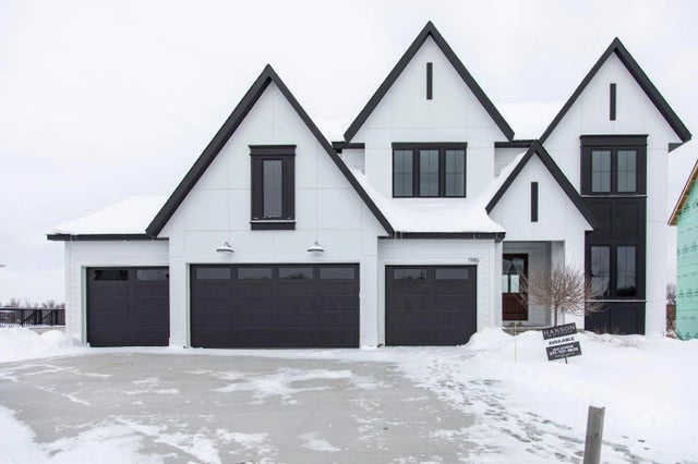 1986 Leaping Deer Circle, Medina