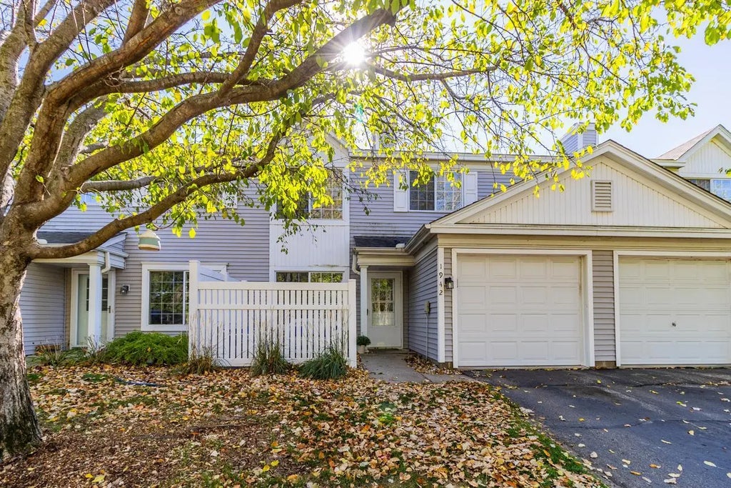 1942 Grant Alcove 65, Eagan