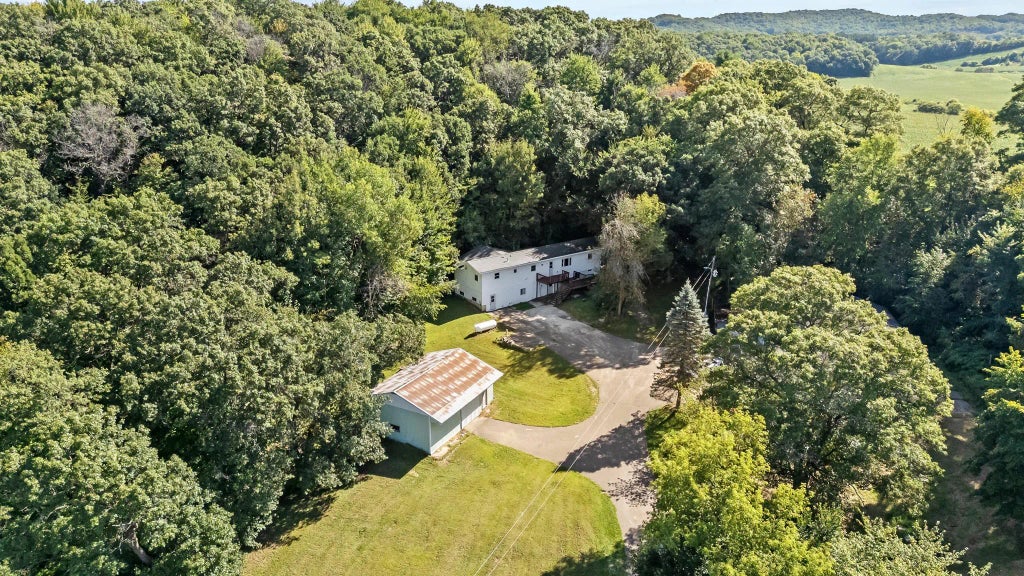 N10270 County Road M, Colfax