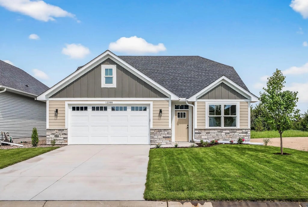 12588 Masters Lane, Lindstrom