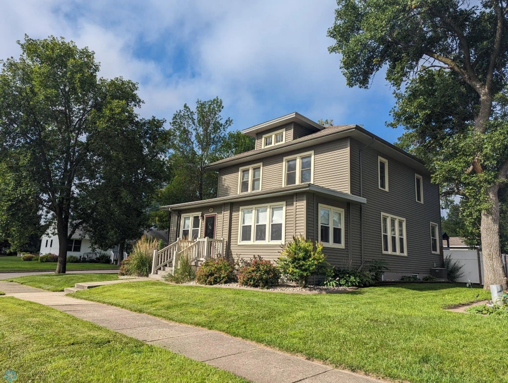 612 Forest Street, Lisbon