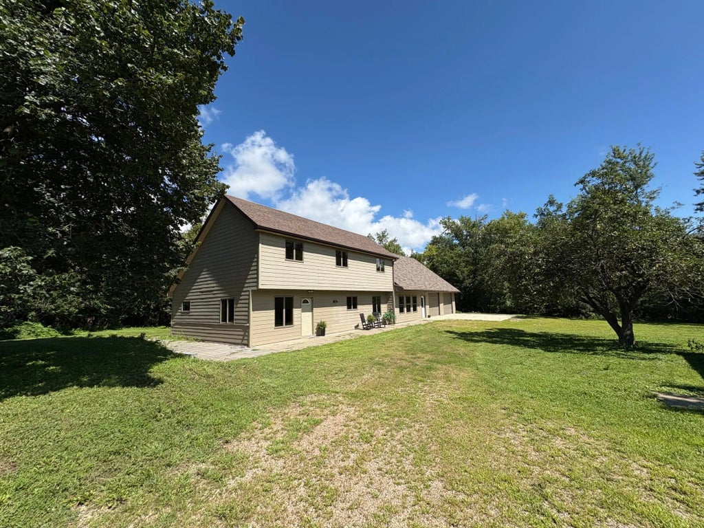 3040 300th Avenue, Stanley Twp