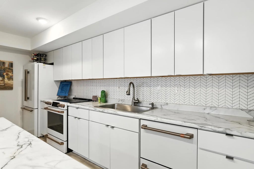 6304 Barrie Road 1c, Edina