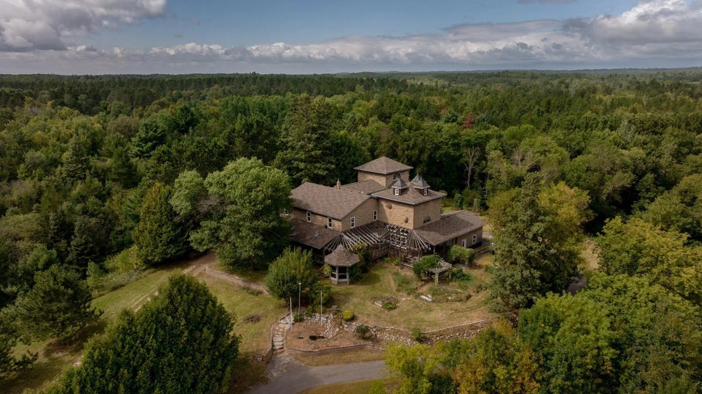 24923 County 25, Akeley