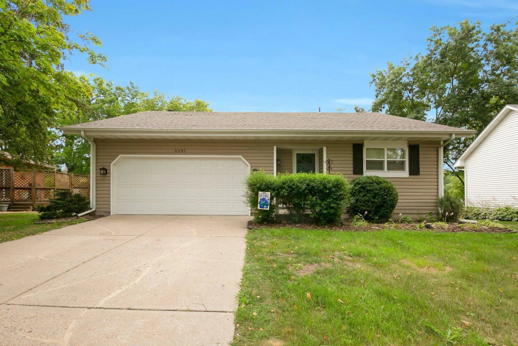 6281 Whispering Oaks Drive, Eden Prairie