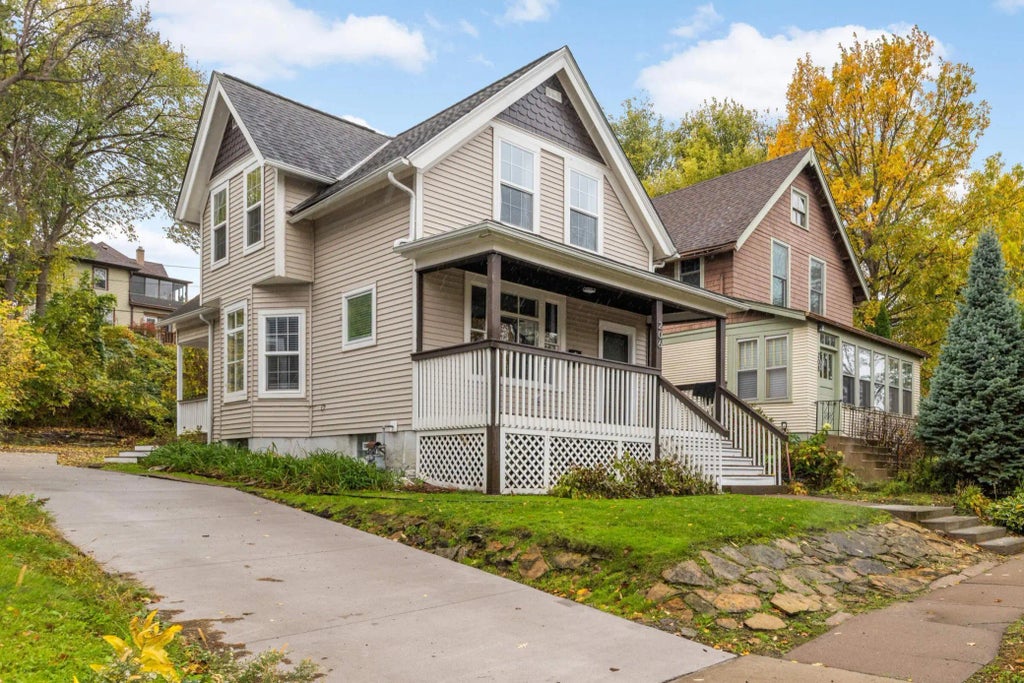 206 Robie Street W, Saint Paul