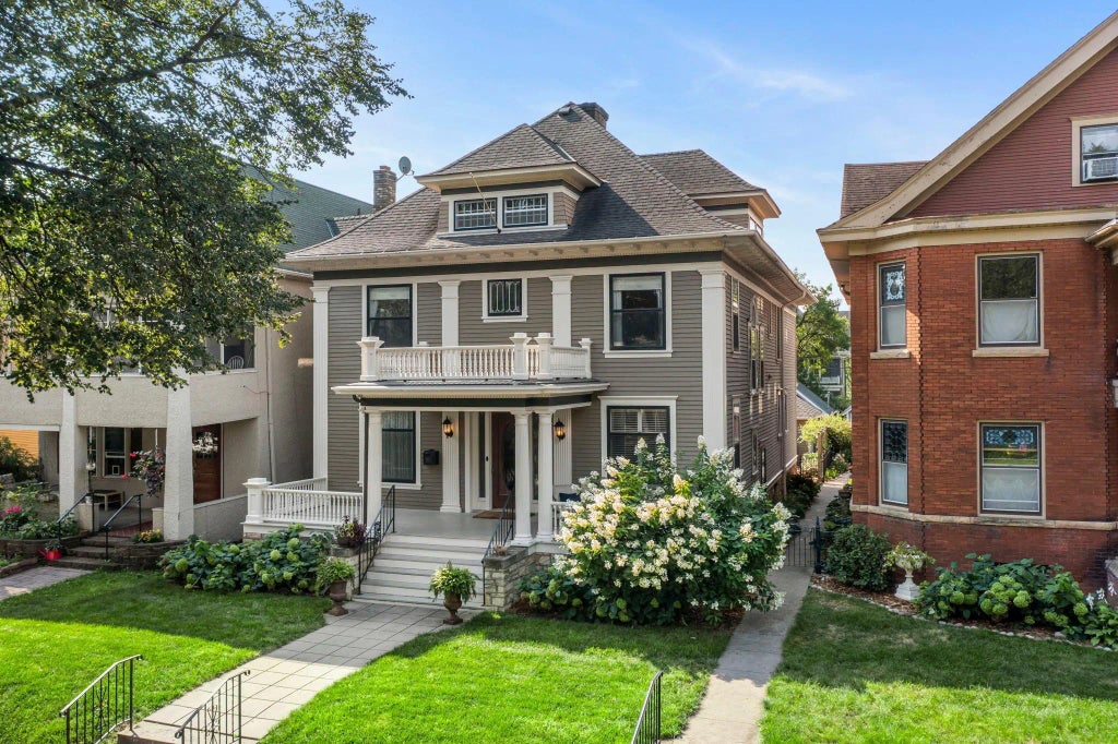 884 Lincoln Avenue, Saint Paul