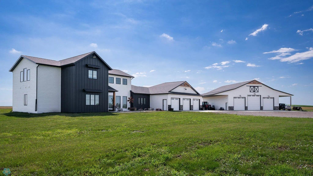 7101 223rd Street Ne, Sterling