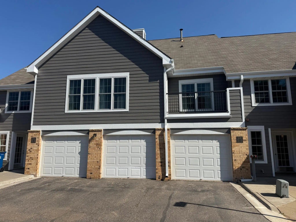 6048 Chasewood Parkway 204, Minnetonka