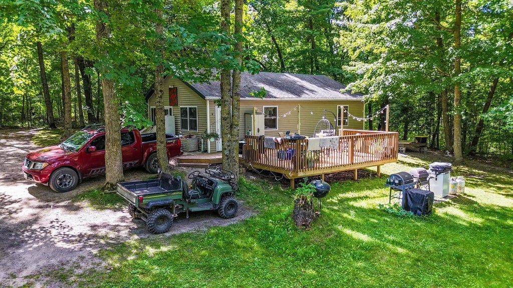 32408 Strawberry Court, Sugar Bush E Twp