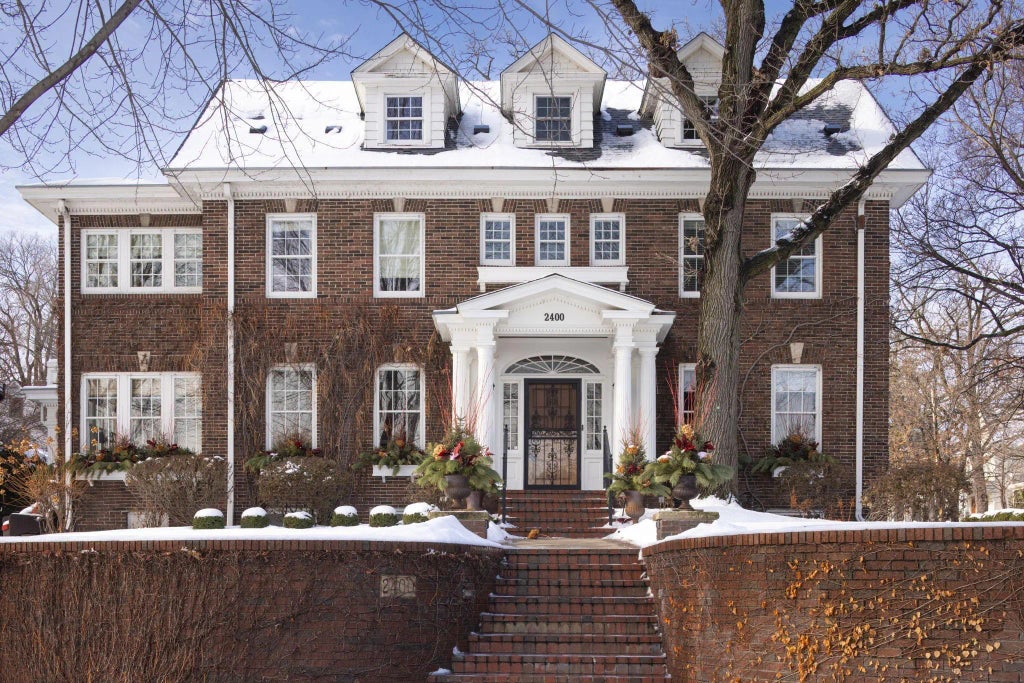 2400 W Lake Of The Isles Parkway, Minneapolis