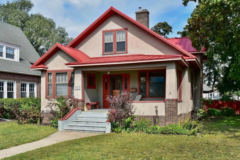 1252 W Broadway Street, Winona