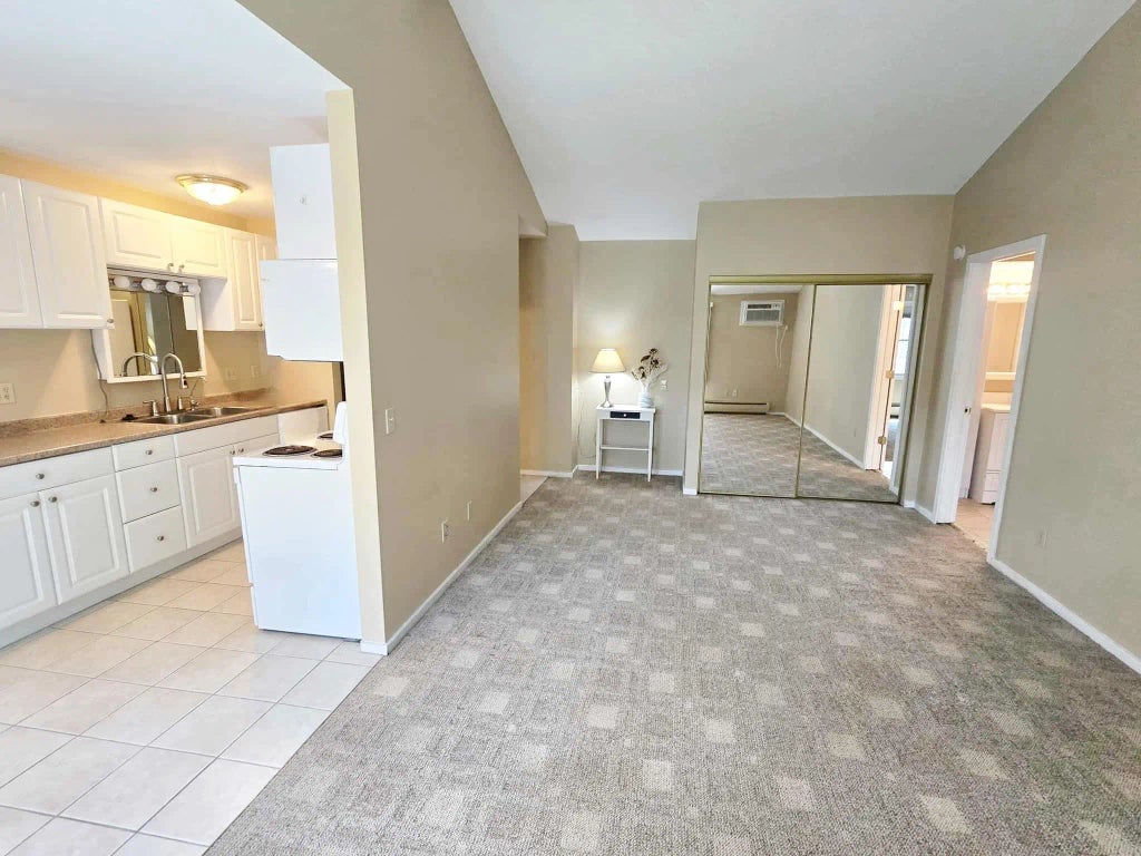 704 Old Settlers Trail 5, Hopkins